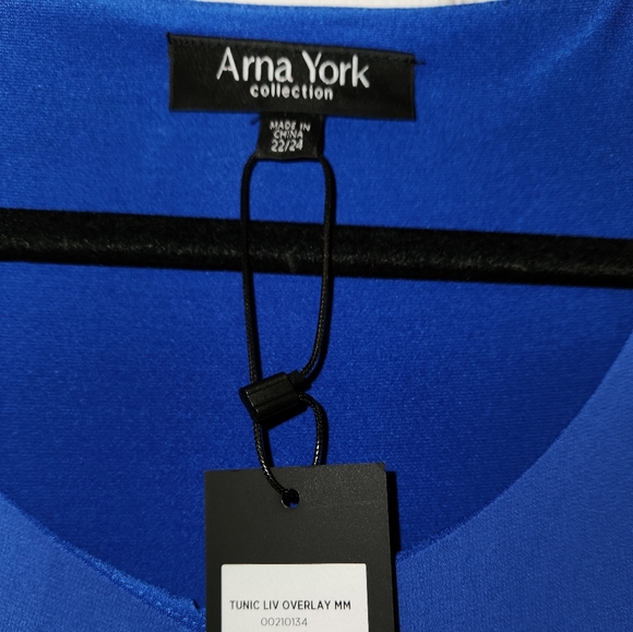 Woman's  Tunic - Picture 3 of 4